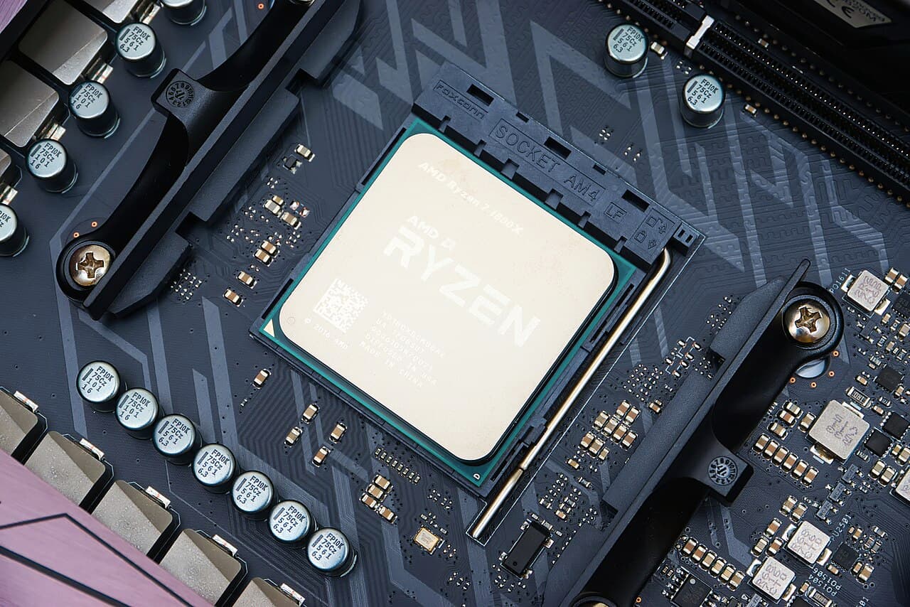 Anakart üzerinde AMD Ryzen 7 1800X işlemci, temsili donanım fotoğrafı